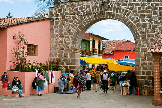 "Sunday market, Tlalpujahua, Michoacan", &copy;2010 Gary Robins